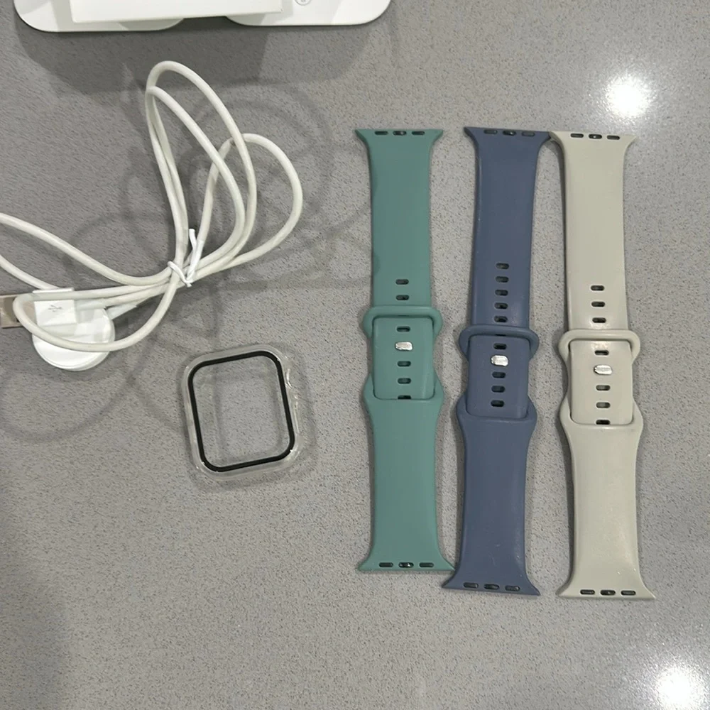 Apple Watch SE Space Gray 44MM w/S/M and M/L Apple band in black